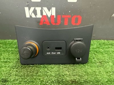 Панель с прикуривателем и розеткой Kia Cerato 2 2011 TD