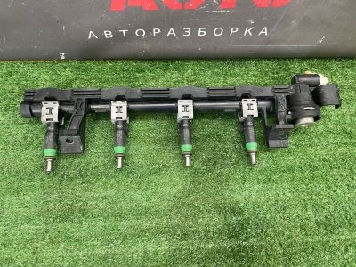 Топливная рейка с форсунками Ford Focus 2 2008 CB
