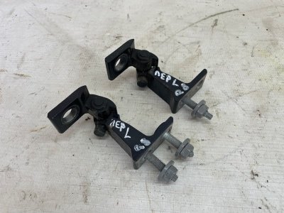 Петля двери Audi Q8 2021