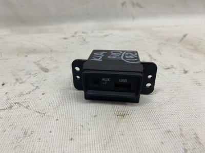 Разъем AUX / USB Kia Rio 2010