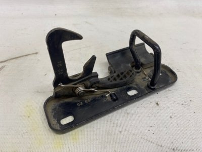 Замок капота Volkswagen Golf 2003-2010 1K1
