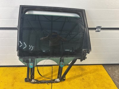 Стекло задней левой двери Volkswagen Touareg 2003 7L6