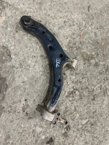 Рычаг подвески нижний Nissan Sunny 1999 GF-FB15