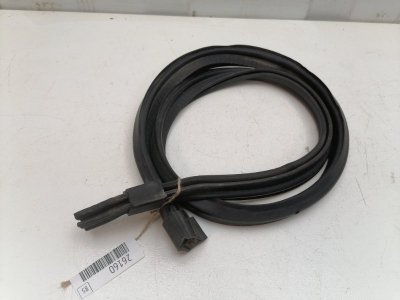 Уплотнитель капота Fiat Albea