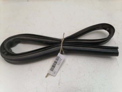 Уплотнитель капота Fiat Albea