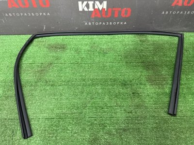 Уплотнитель стекла направляющий Hyundai i30 FD