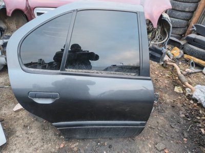 Дверь Nissan Primera 1990