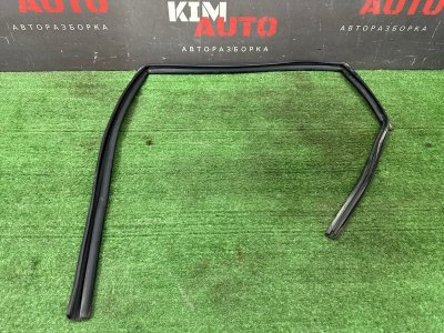 Уплотнитель стекла направляющий Nissan Murano 2008 Z51