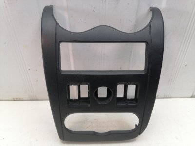 Рамка магнитолы Lada Largus 2020