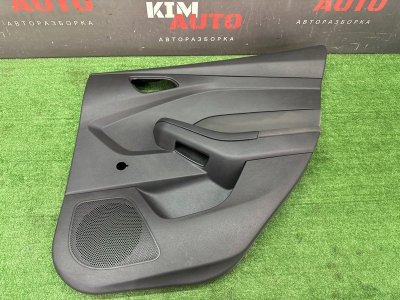 Обшивка двери Ford Focus 3 HB 2012 CB8