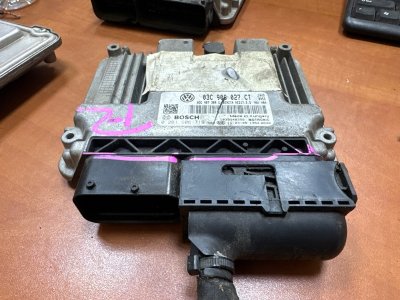 Блок управления двс VOLKSWAGEN Golf 2010