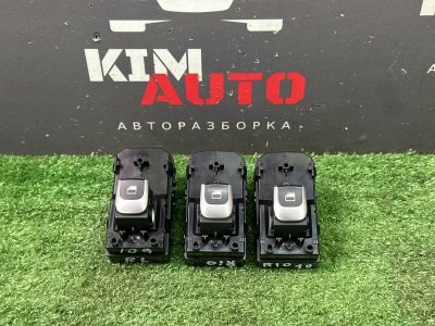 Кнопка стеклоподъемника Kia Rio X 2020