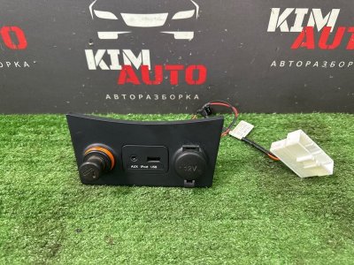 Панель с прикуривателем и розеткой Kia Cerato 2 2010 TD