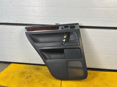 Обшивка задней левой двери (карта) Volkswagen Touareg 2003 7L6