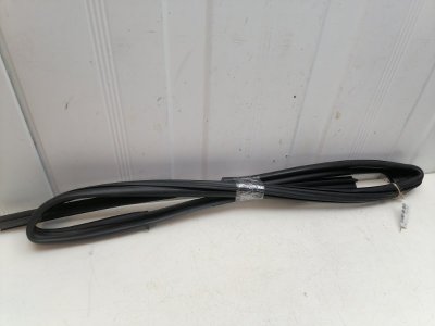 Уплотнитель стекла двери Lada Largus 2020