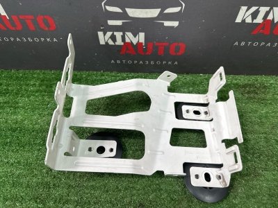 Кронштейн блока предохранителей Ford Focus 3 HB 2012 CB8