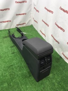 Консоль подлокотника VOLKSWAGEN Touran 2011 1T3