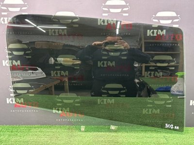 Стекло двери Peugeot 307