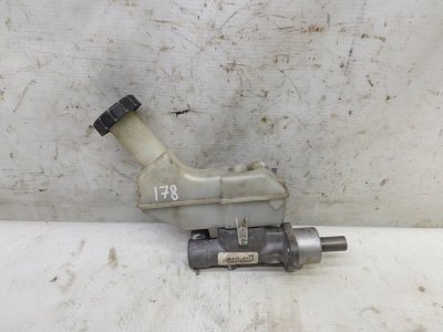 Главный тормозной цилиндр Nissan Tiida 2007