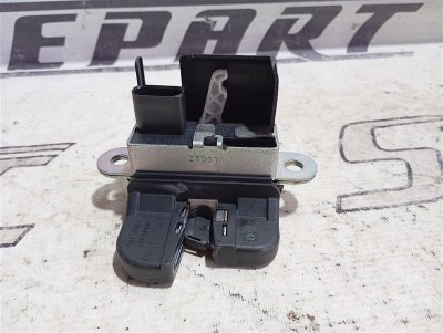 Замок багажника Volkswagen Touran 2011 1T