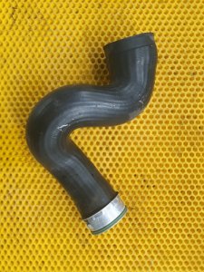 Патрубок интеркулера Volkswagen PASSAT 2004 B5