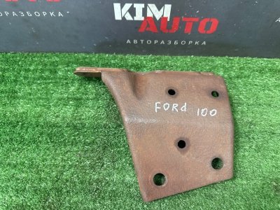 Кронштейн коллектора выпускного Ford focus 3 2012 CB8
