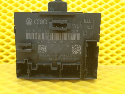 Блок управления двери Skoda Superb 2012 3T4