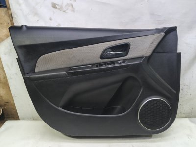 Обшивка двери Chevrolet Cruze 2013