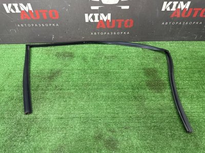 Уплотнитель стекла направляющий Kia Rio X 2020