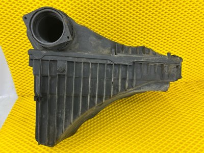 Корпус воздушного фильтра Volkswagen Touareg 2003 7L6