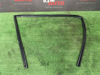 Уплотнитель стекла направляющий Nissan Murano 2008 Z51