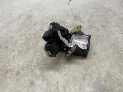 Замок багажника Mazda CX-30 2020