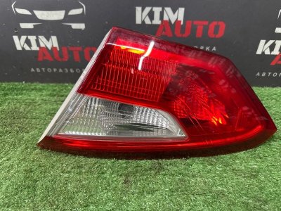 Фонарь в крышку багажника Ford focus 3 2012 CB8