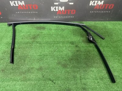 Уплотнитель стекла двери Opel Astra J