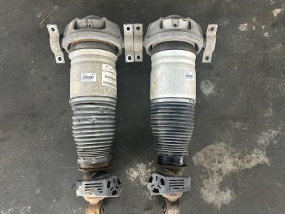 Пневмоамортизатор подвески Volkswagen Touareg 2003 7L6