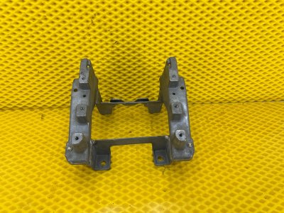 Кронштейн крепления подлокотника Volkswagen Touareg 2003 7L6