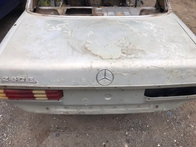 Крышка багажника Mercedes w123 1980 Седан