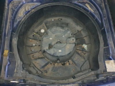 Ниша запасного колеса Volkswagen Phaeton 2005 3D2