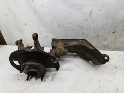 Кулак поворотный Nissan Primera 1990