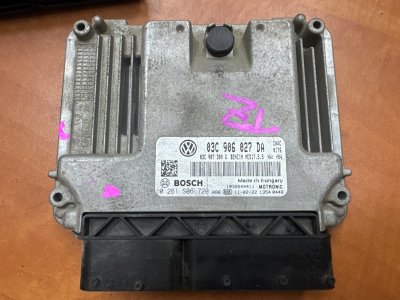 Блок управления двс VOLKSWAGEN Touran 2011