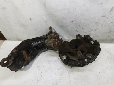 Кулак поворотный Nissan Primera 1990