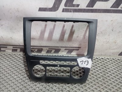 Рамка магнитолы Skoda YETI 2015