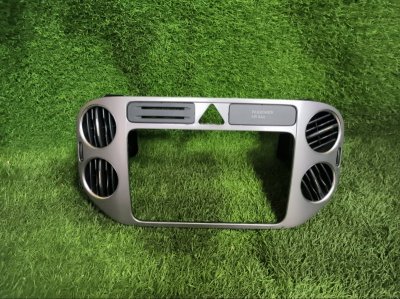 Рамка магнитолы VOLKSWAGEN TIGUAN 2009 5N1