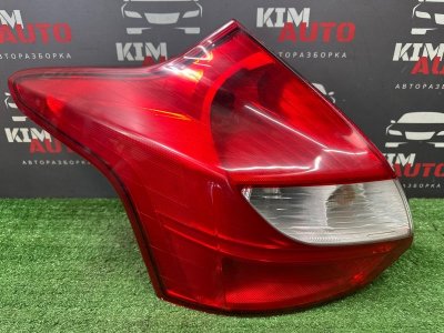 Фонарь Ford Focus 3 HB 2012 CB8