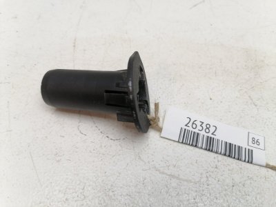 Крепление обшивки двери Lada Largus