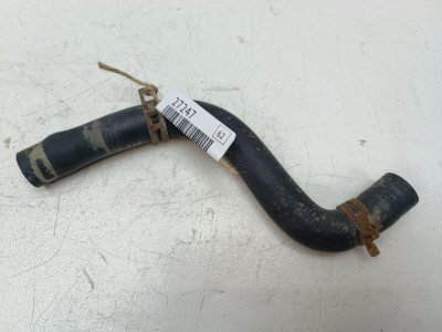 Патрубок системы охлаждения Volkswagen Passat B4