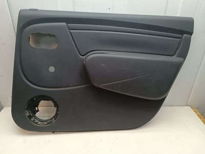 Обшивка двери Lada Largus