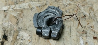 Гайка ступичная Mercedes W124 1989 E260