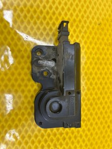 Замок крышки багажника Volkswagen Touareg 2003 7L6