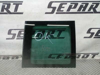 Стекло боковое Skoda YETI 2015